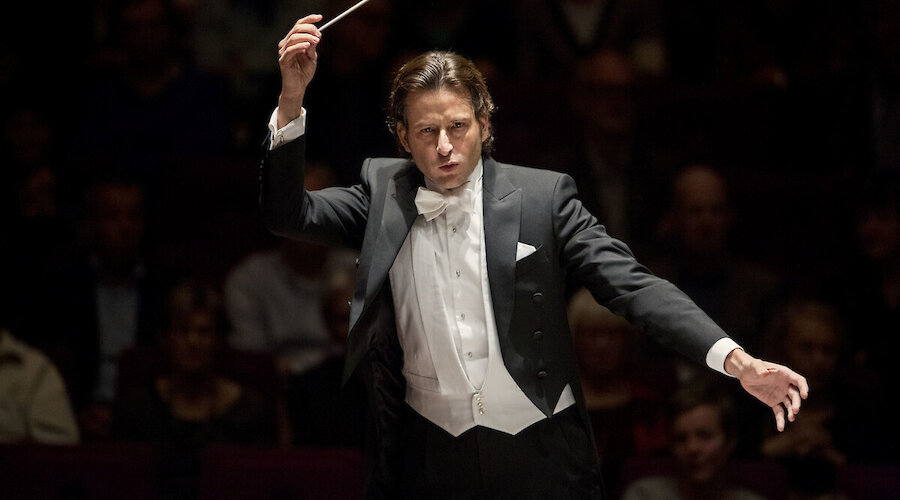 Gustavo Gimeno conducts Mahler's Fourth